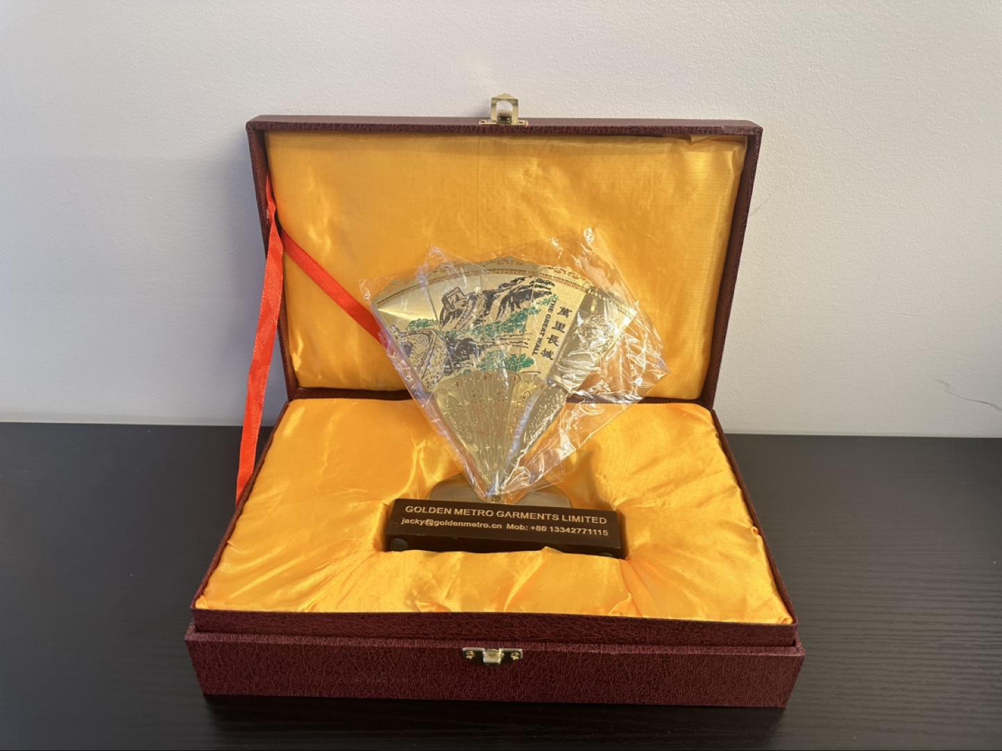 Gold-toned Great Wall of China Fan Collectible - photo 3