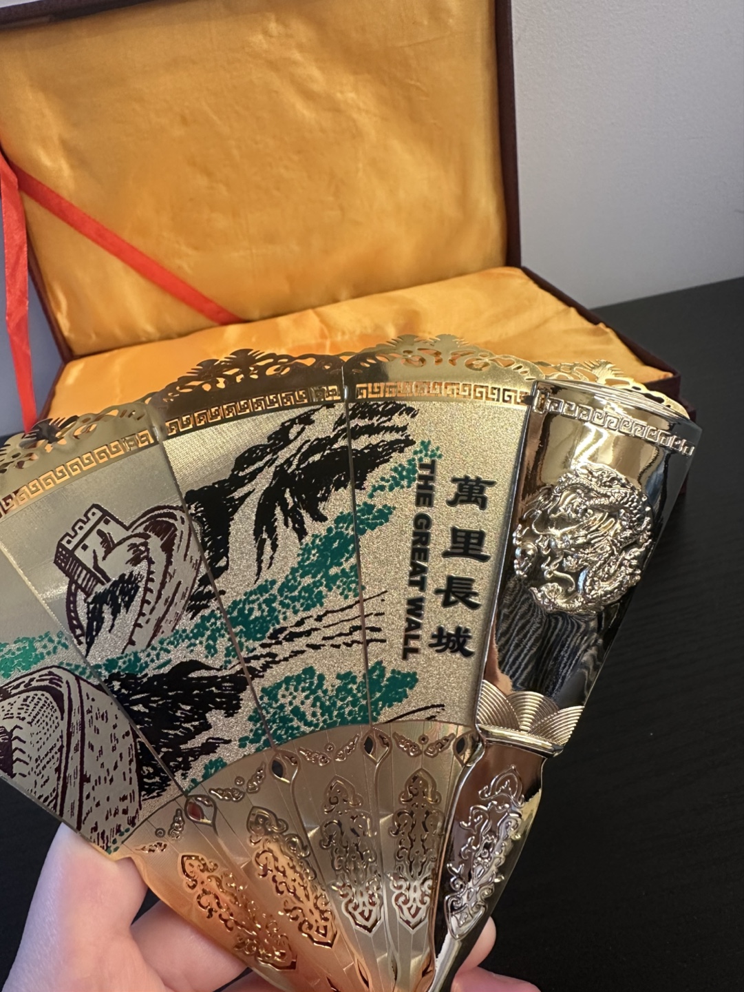 Gold-toned Great Wall of China Fan Collectible - photo 5