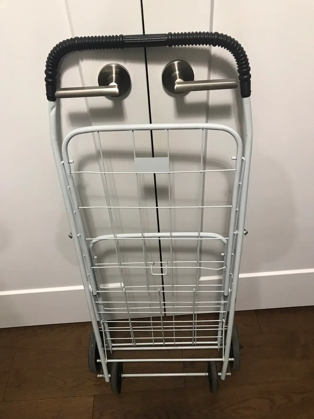 White Metal Shopping Cart with Handle image indicator(3)