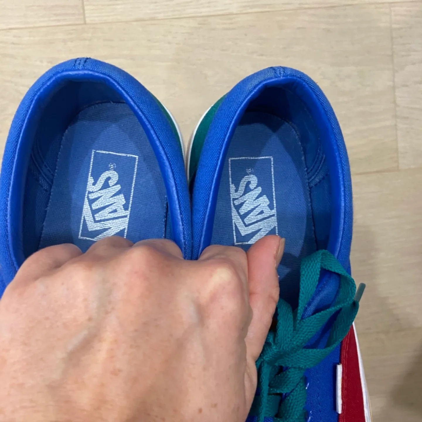 7.5 mens/9 womens Vans image indicator(4)