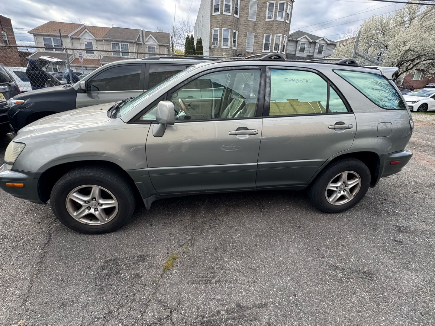 2000 Lexus RX 300 SUV - photo 2