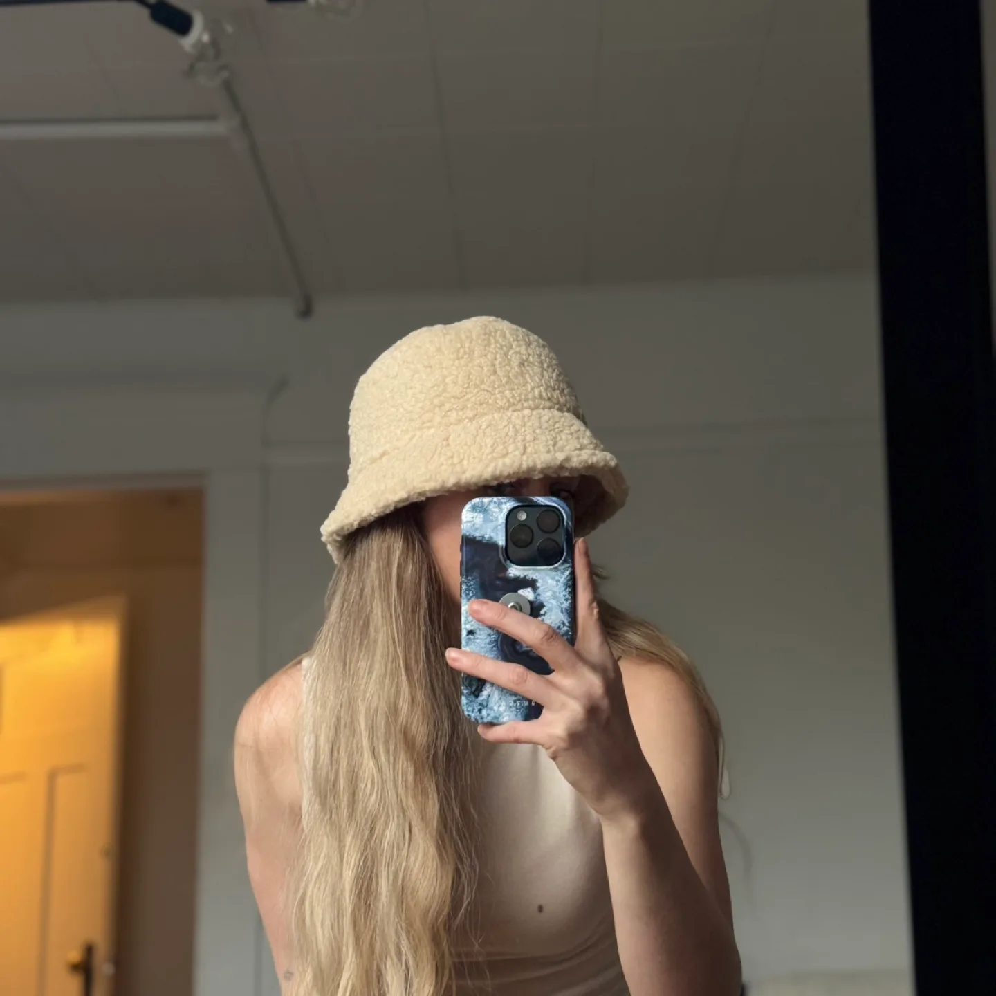 Fluffy bucket hat thumbnail