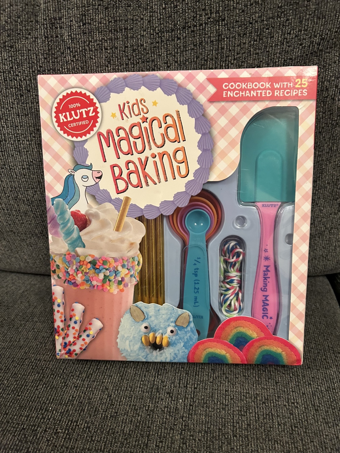 BNIB Klutz Magical Baking Book Kit