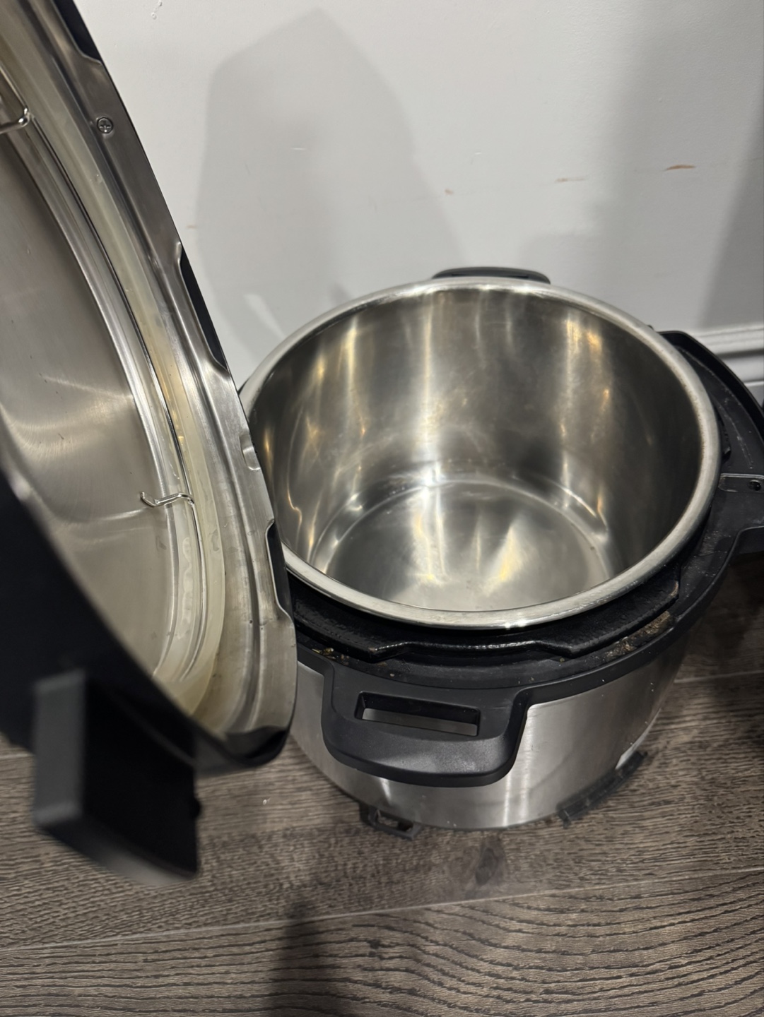 Instant Pot Electric Pressure Cooker - photo 3