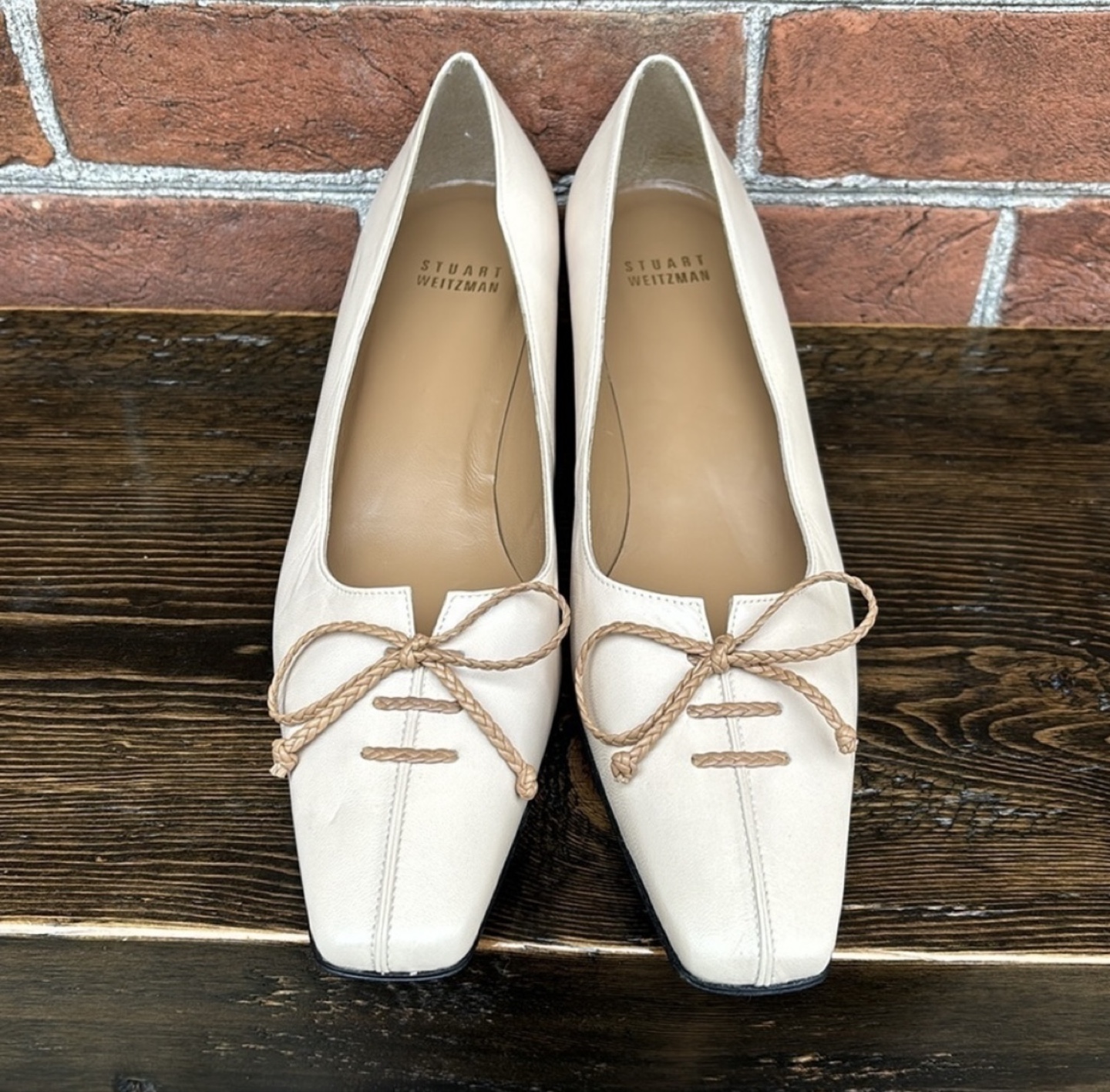 Stuart Weitzman Beige Leather Heels with Braided Bow Detail
