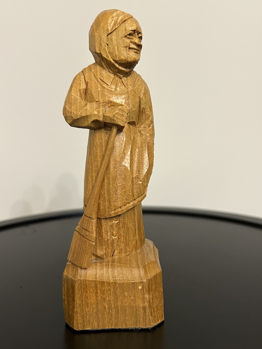 Vintage Wood Carved Lady With Broom Folk Art Figurine 6” - photo 2