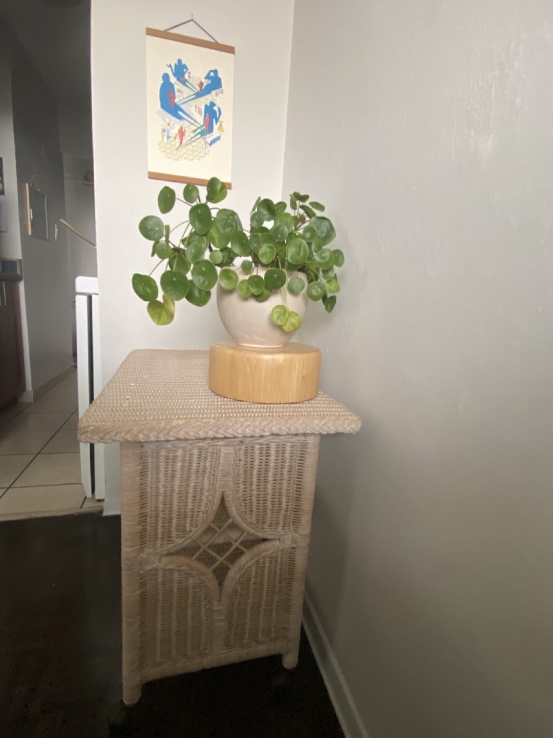 Rolling vintage wicker bar cart - photo 3