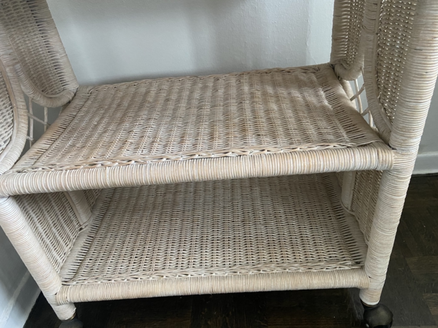Rolling vintage wicker bar cart - photo 4