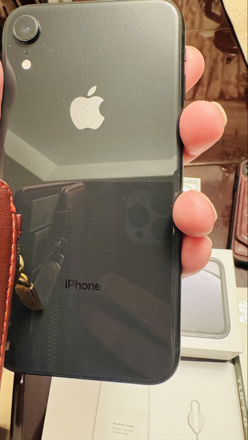 iPhone XR Space Black 64GB with Wired Earbuds and Case - photo 3