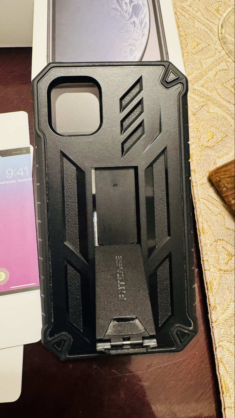 iPhone XR Space Black 64GB with Wired Earbuds and Case - photo 2