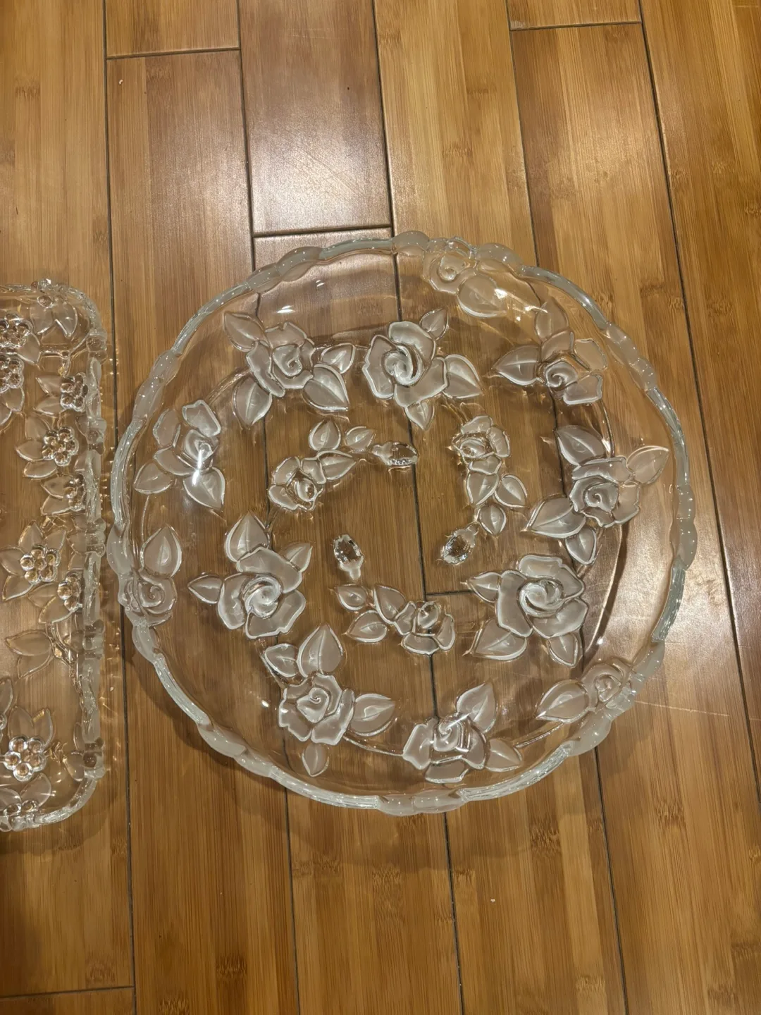 Crystal Serving Platter Set with Floral Design image indicator(2)