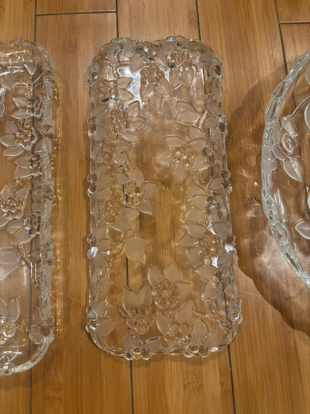 Crystal Serving Platter Set with Floral Design image indicator(6)