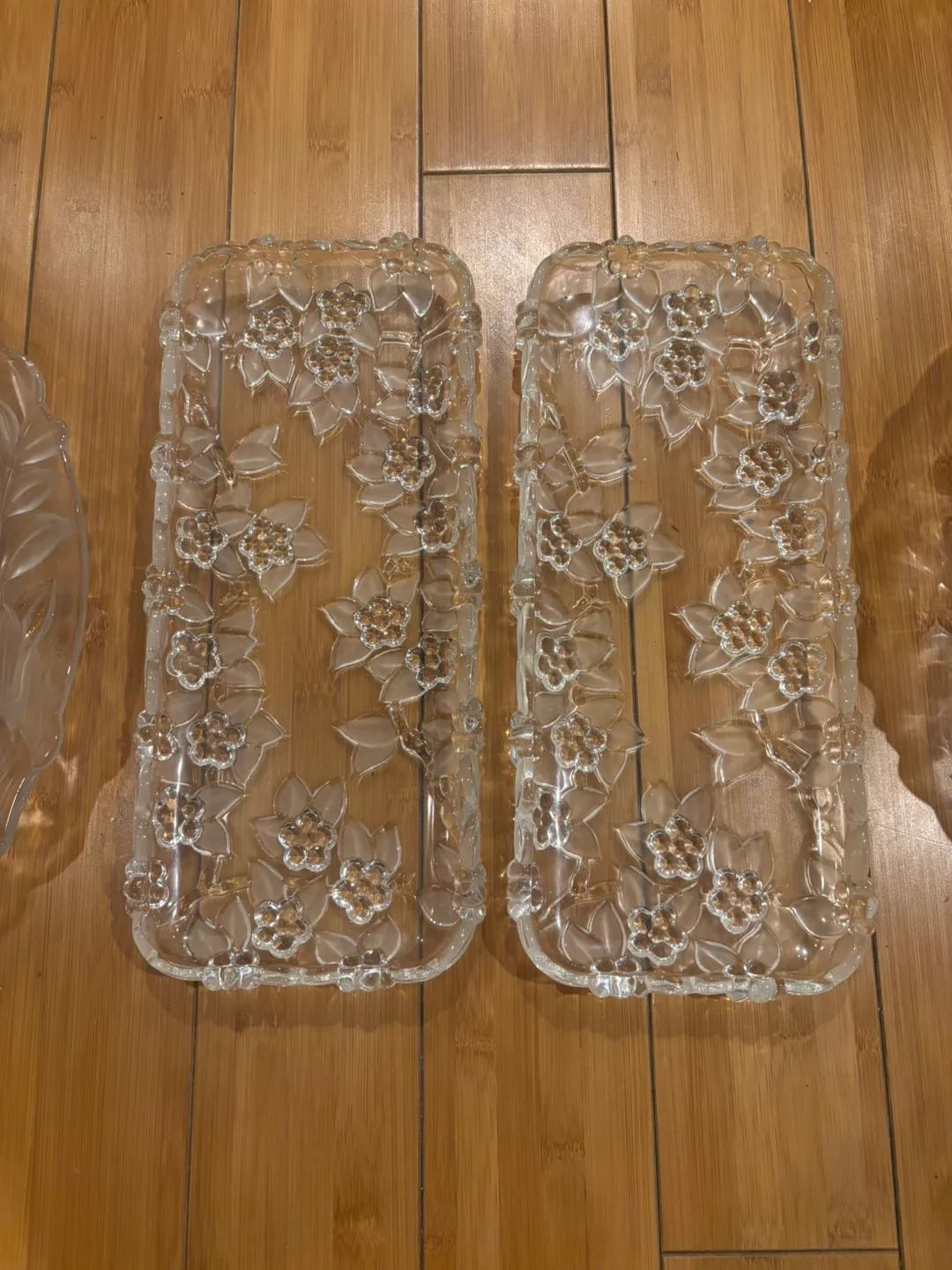 Crystal Serving Platter Set with Floral Design image indicator(5)