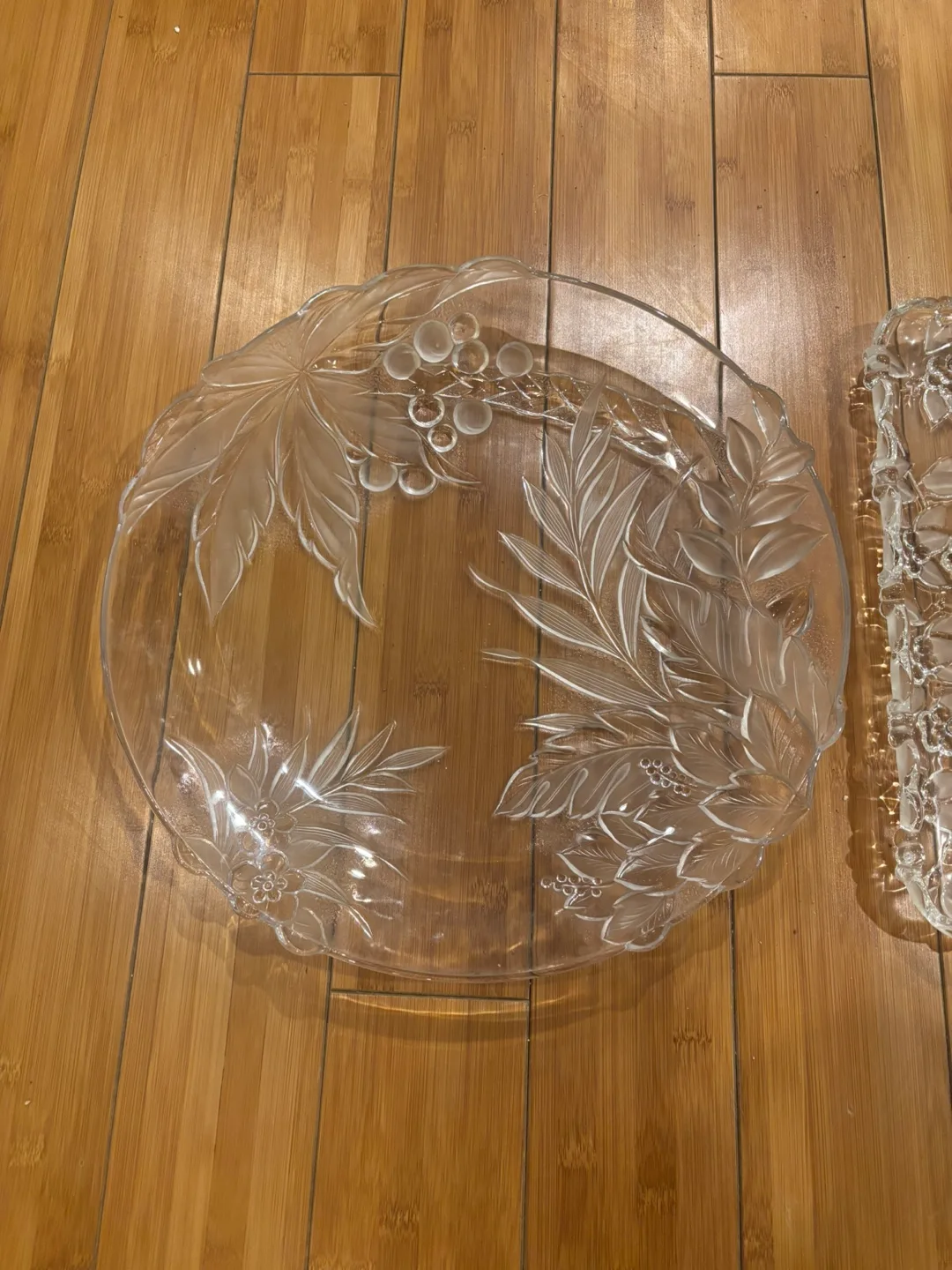 Crystal Serving Platter Set with Floral Design image indicator(8)