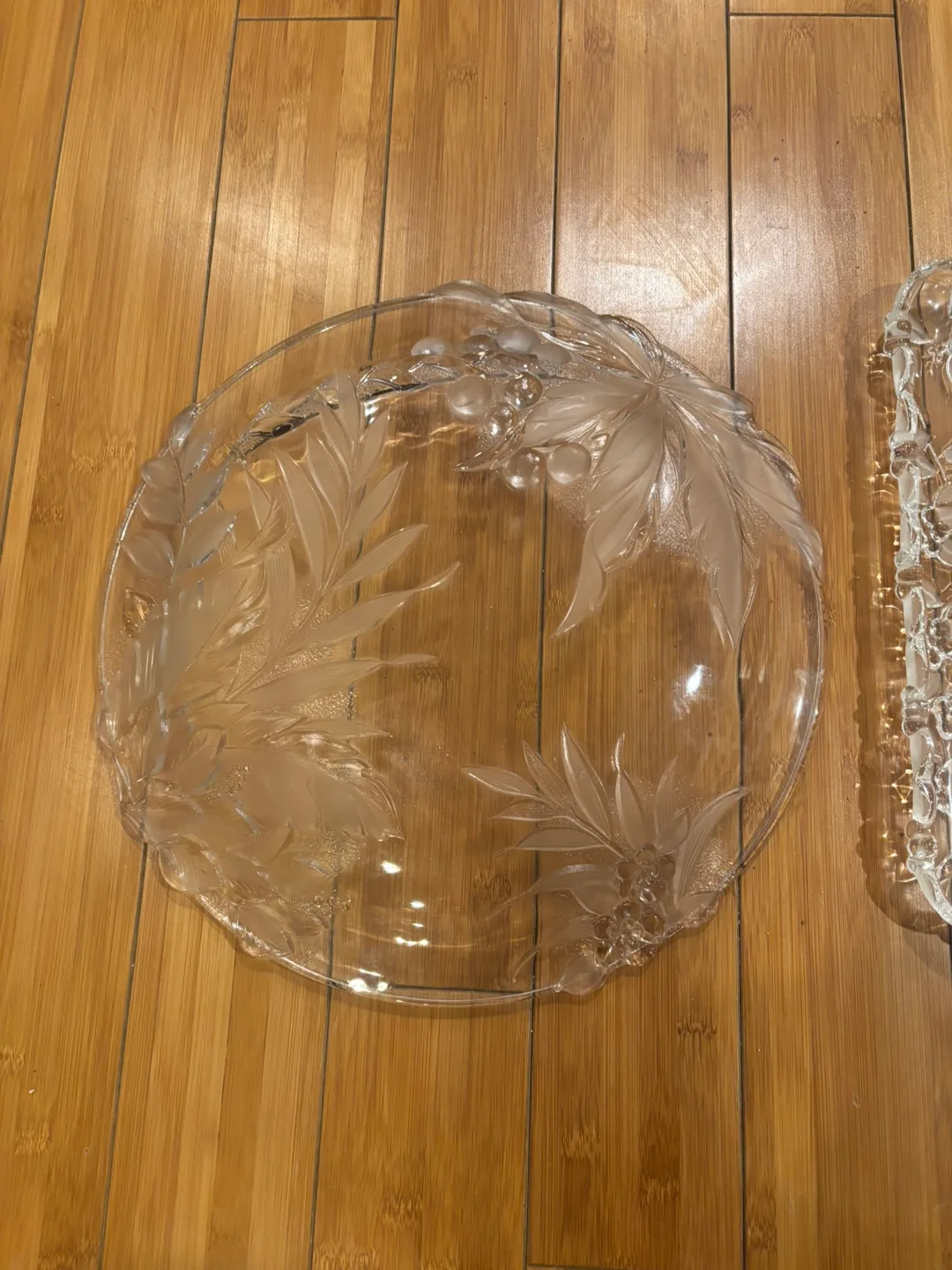 Crystal Serving Platter Set with Floral Design image indicator(9)