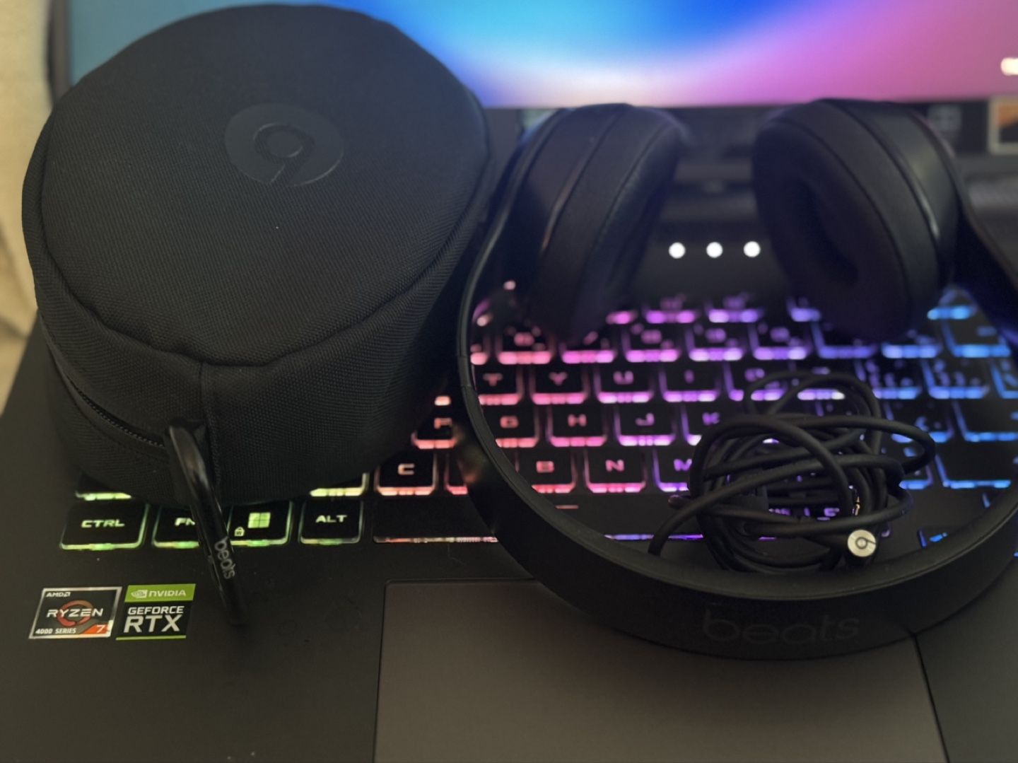 Beats Solo3 Wireless Headphones with Case