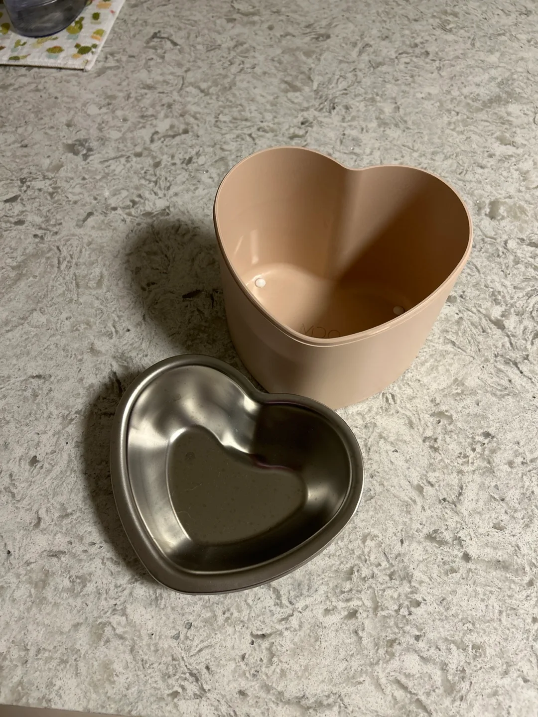 Heart-shaped Pet Bowl with Removable Stainless Steel Insert image indicator(2)