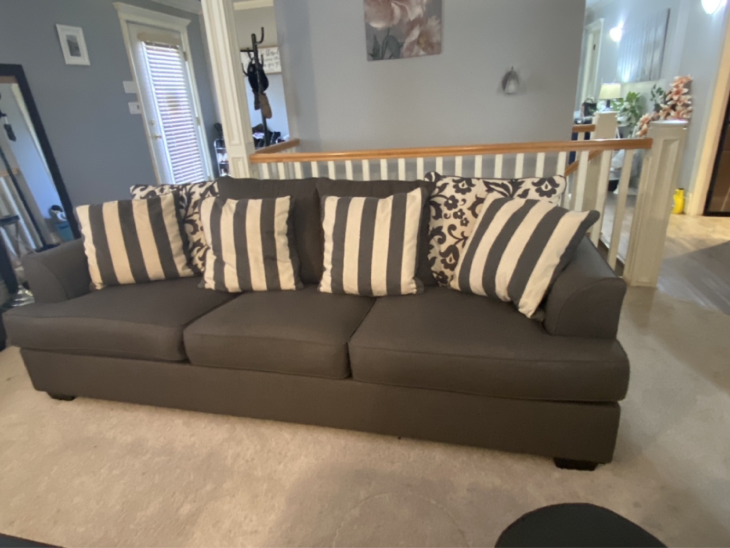 4 seater large couch - photo 2