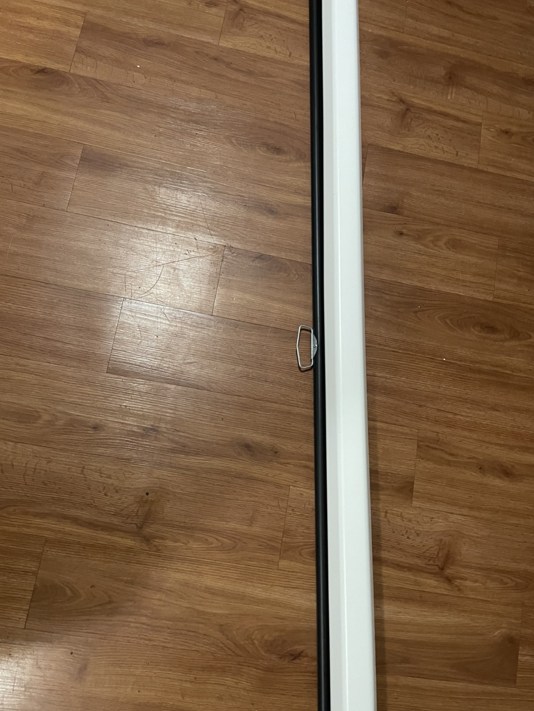 Manual Pull-Down Projector Screen