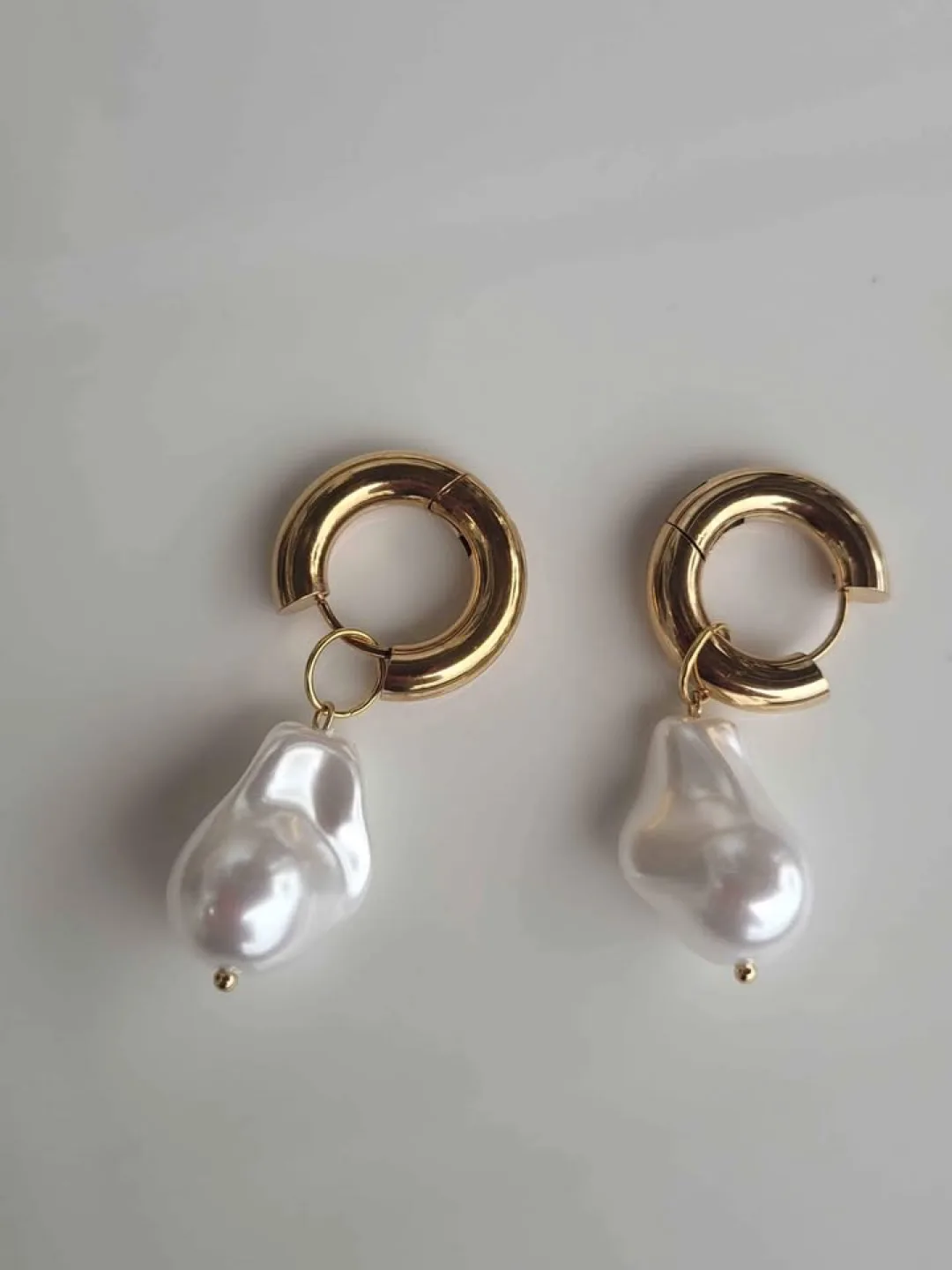 Stainless steel gold and pearl earrings image indicator(3)