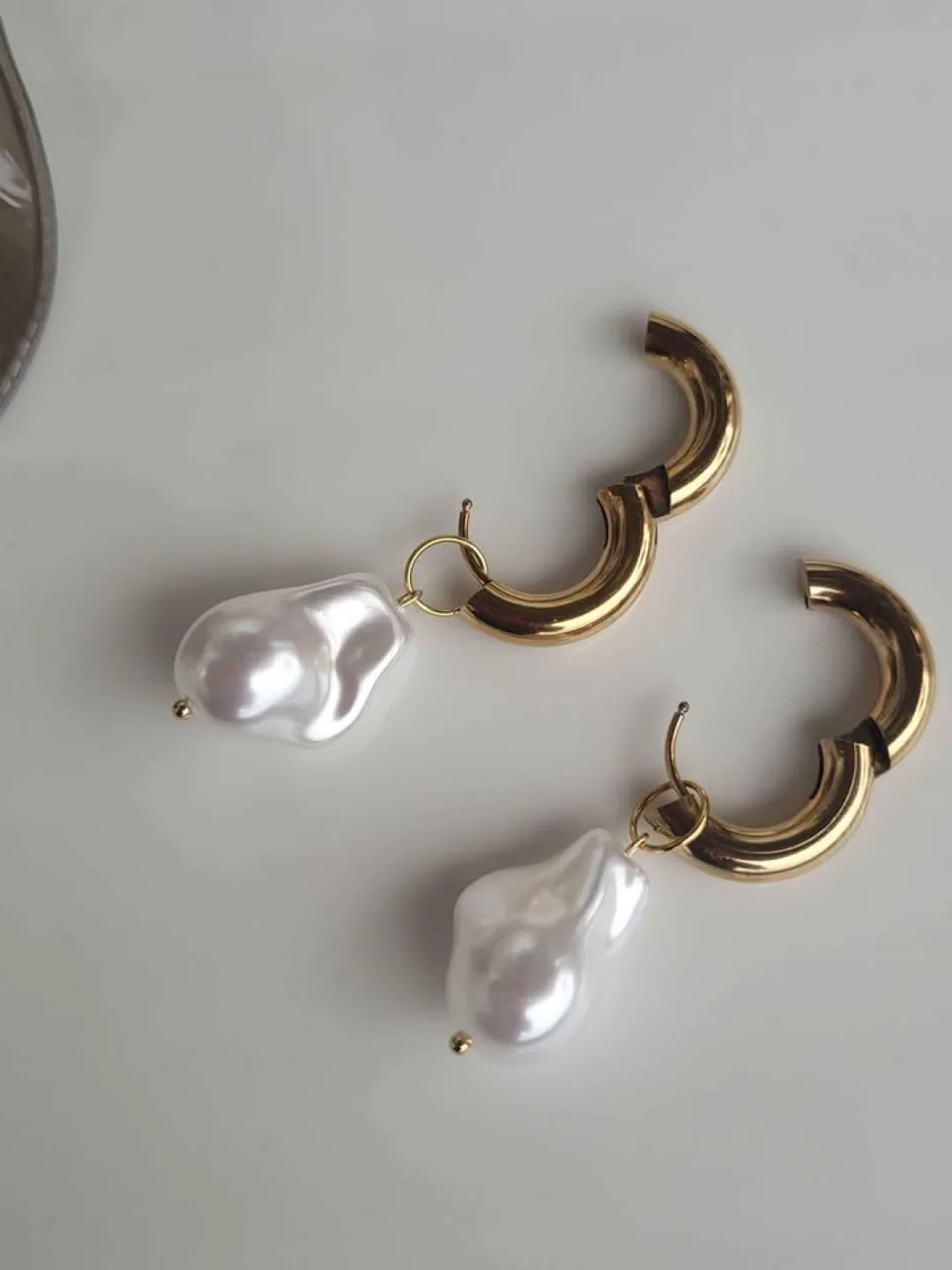Stainless steel gold and pearl earrings image indicator(4)