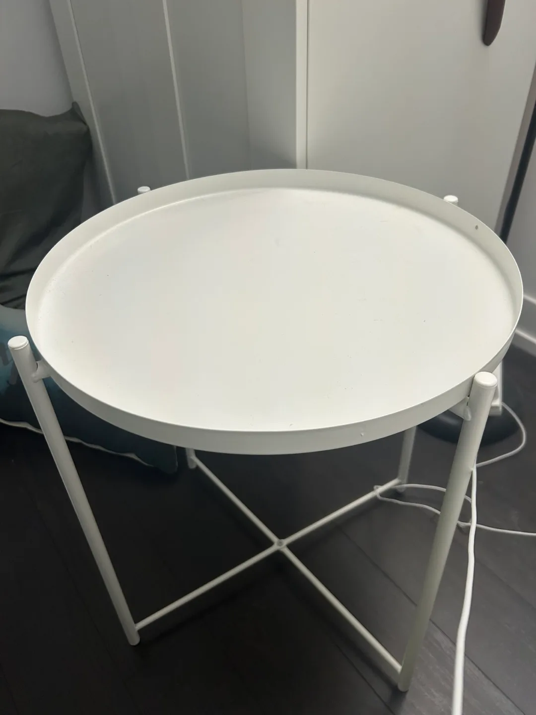 White Metal Side Table with Removable Tray image indicator(2)