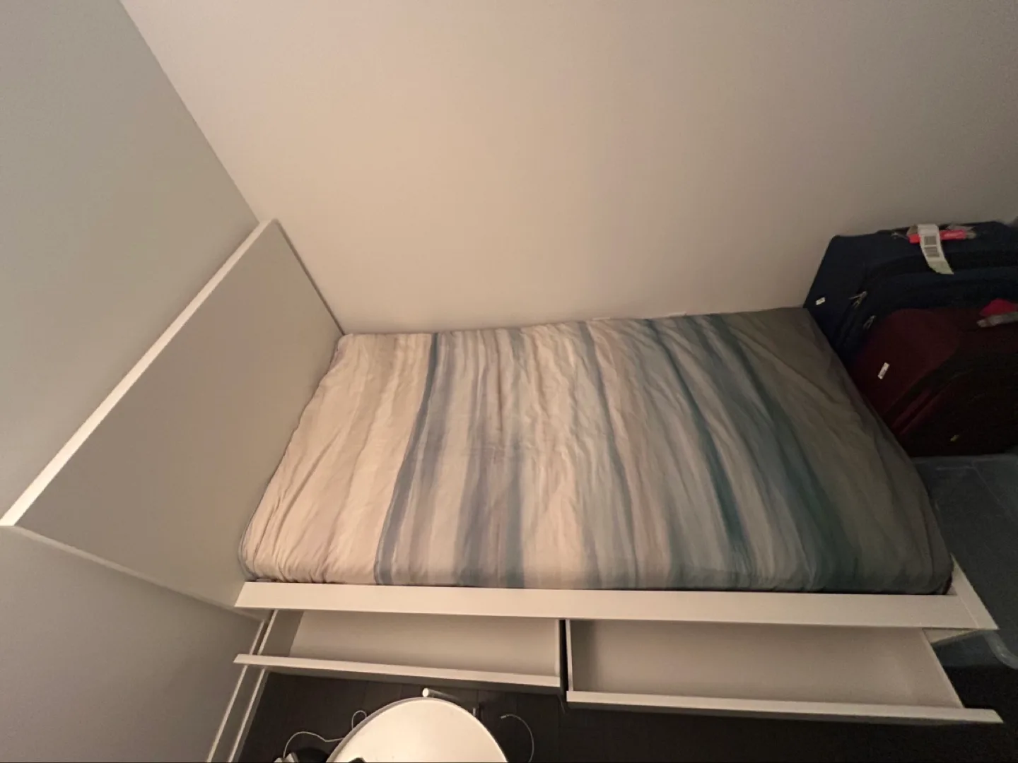 IKEA MALM Twin Bed Frame with Storage (plus mattress) image indicator(4)