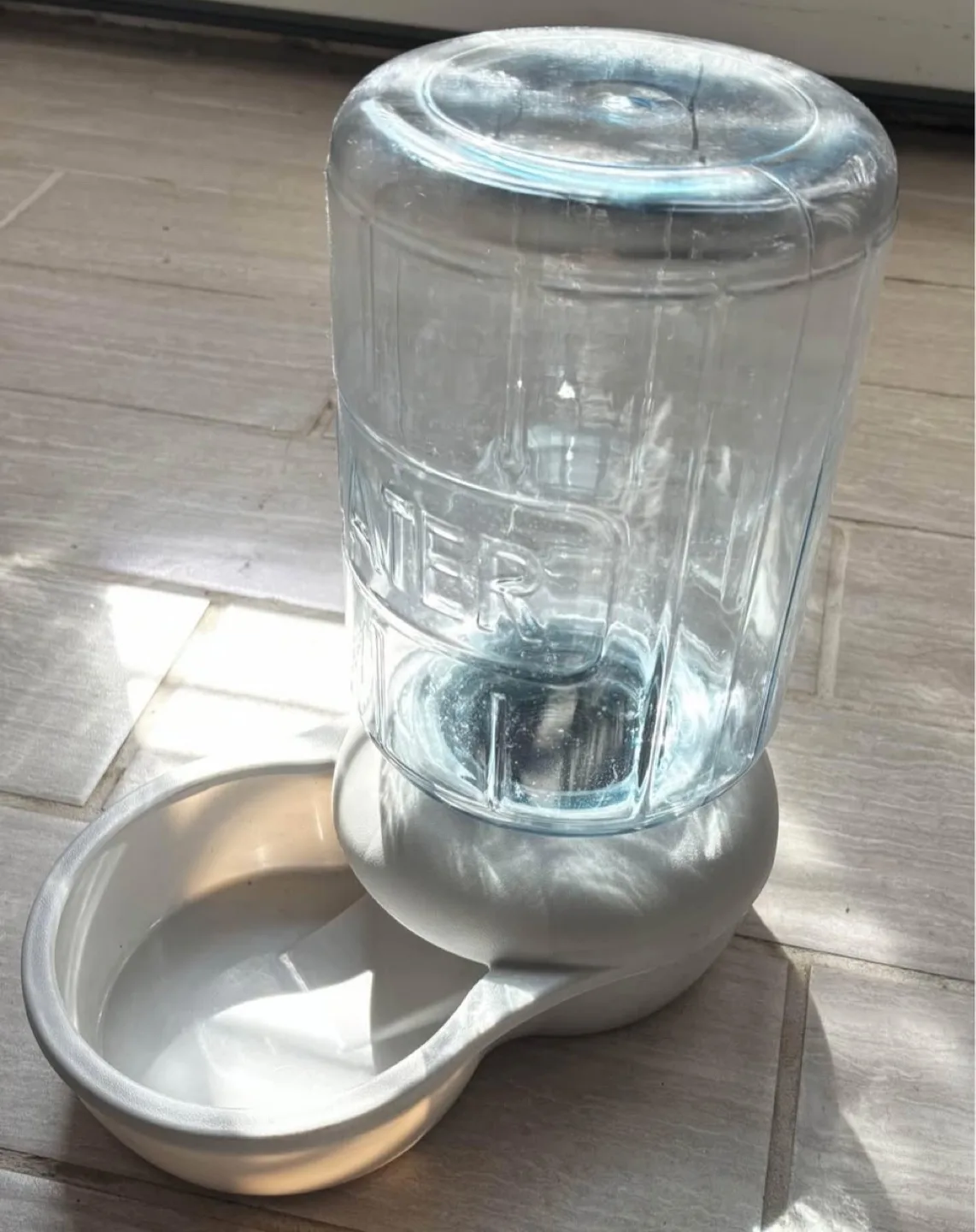 Pet Gravity Water Dispenser, 1 Gallon image indicator(2)
