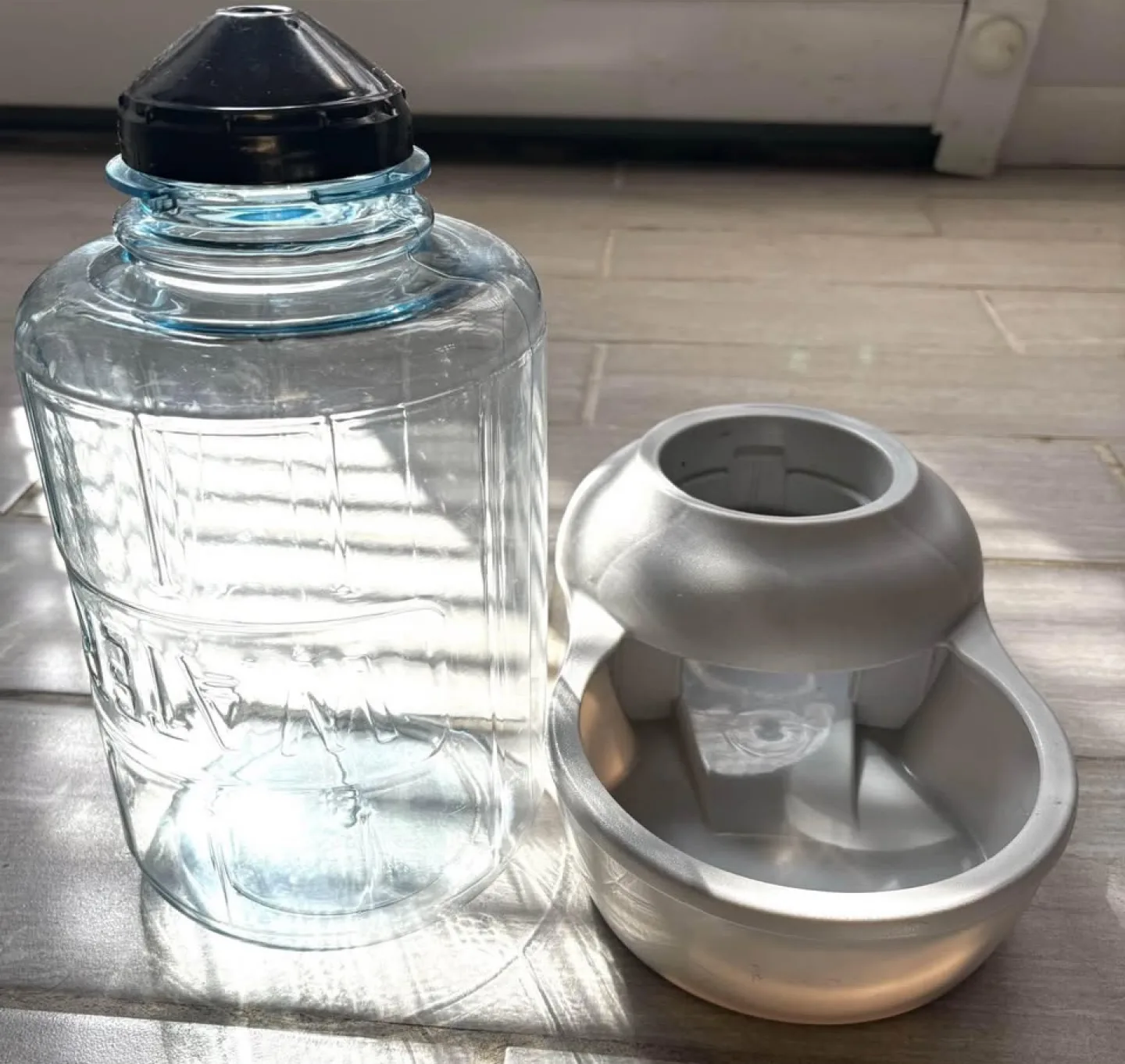 Pet Gravity Water Dispenser, 1 Gallon image indicator(4)