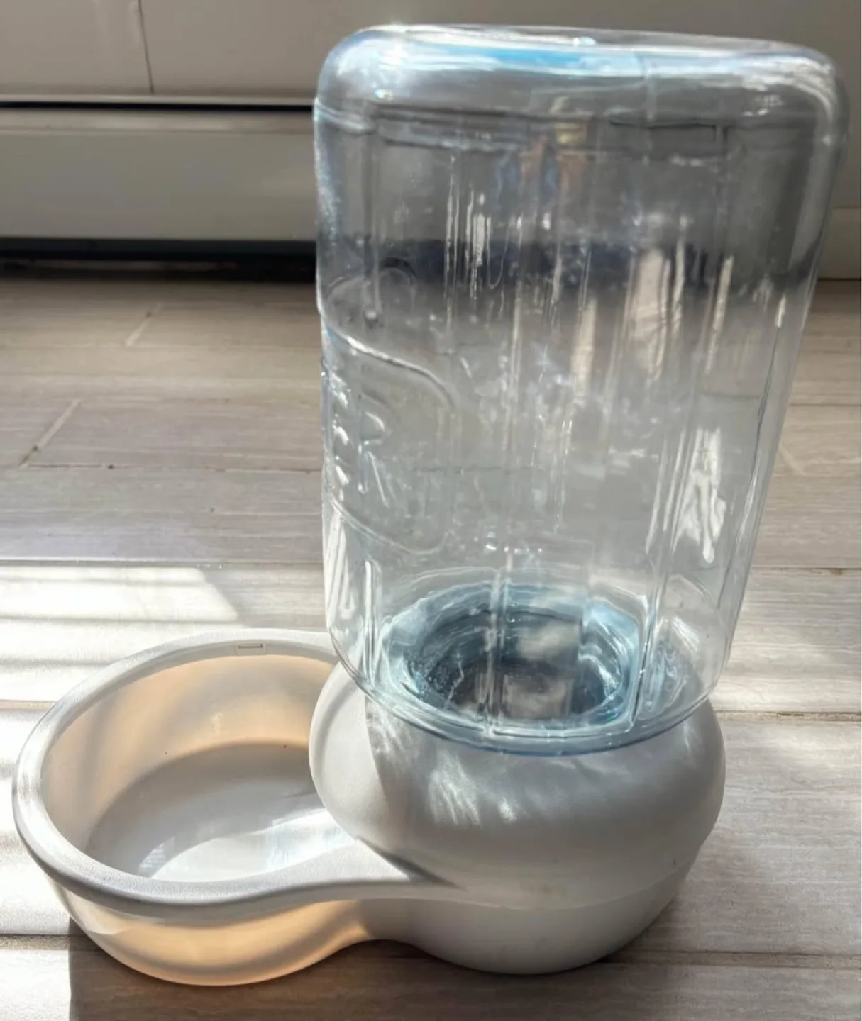 Pet Gravity Water Dispenser, 1 Gallon image indicator(3)