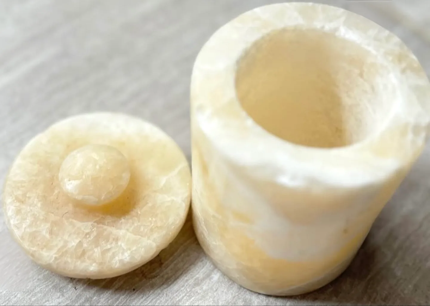 Marble Oval Soap Dish & Jar with Lid Set image indicator(6)