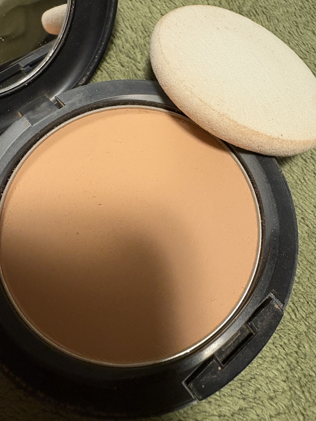 MAC Studio Fix Powder Plus Foundation NC42