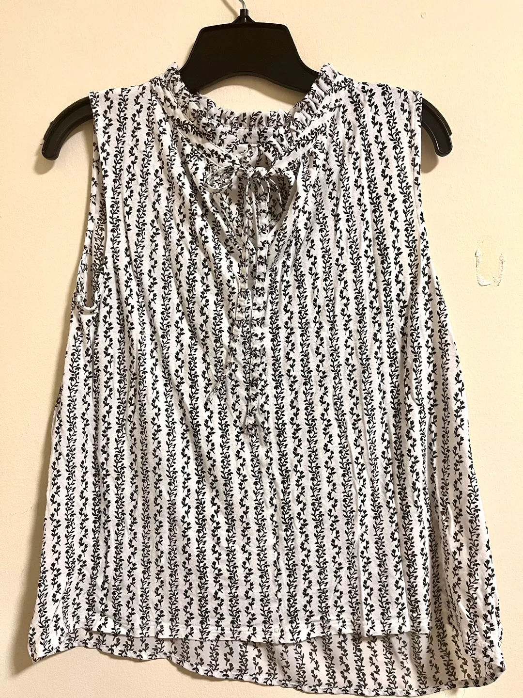 Sleeveless Blouse thumbnail