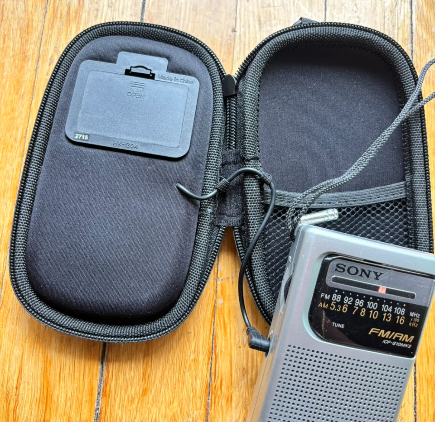 Portable Speaker Case with External Controls image indicator(3)