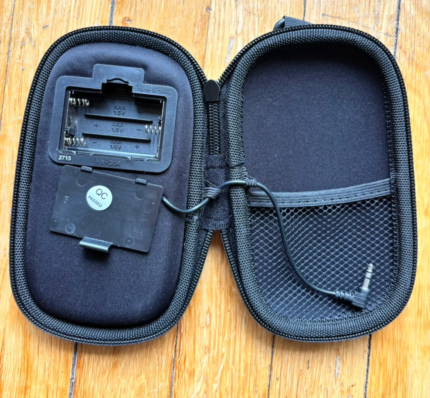 Portable Speaker Case with External Controls image indicator(4)