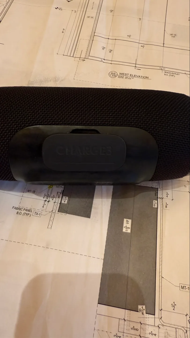 JBL Charge 3 Portable Bluetooth Speaker image indicator(2)