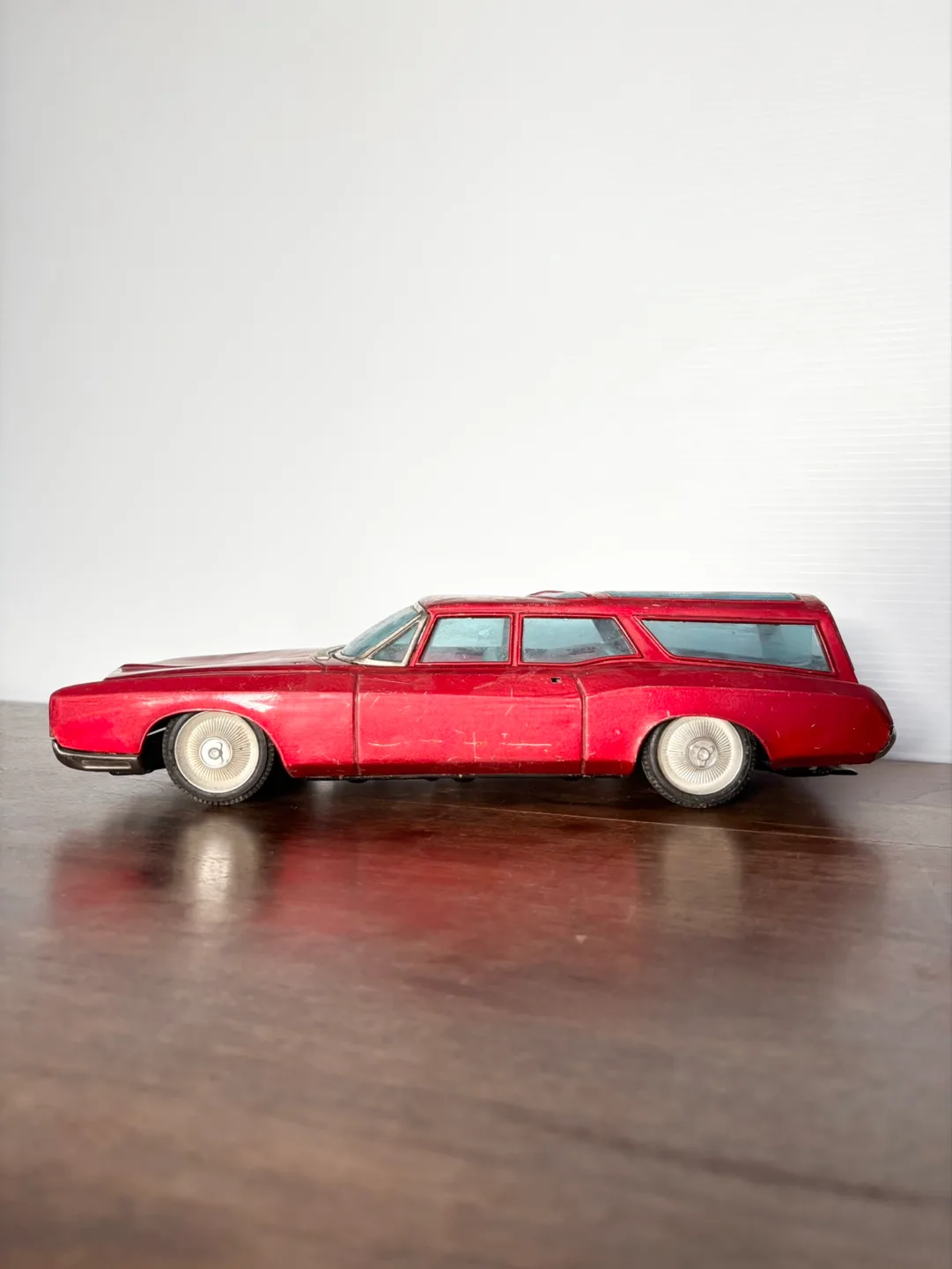 Vintage Asakusa tin toy Buick Riviera image indicator(3)