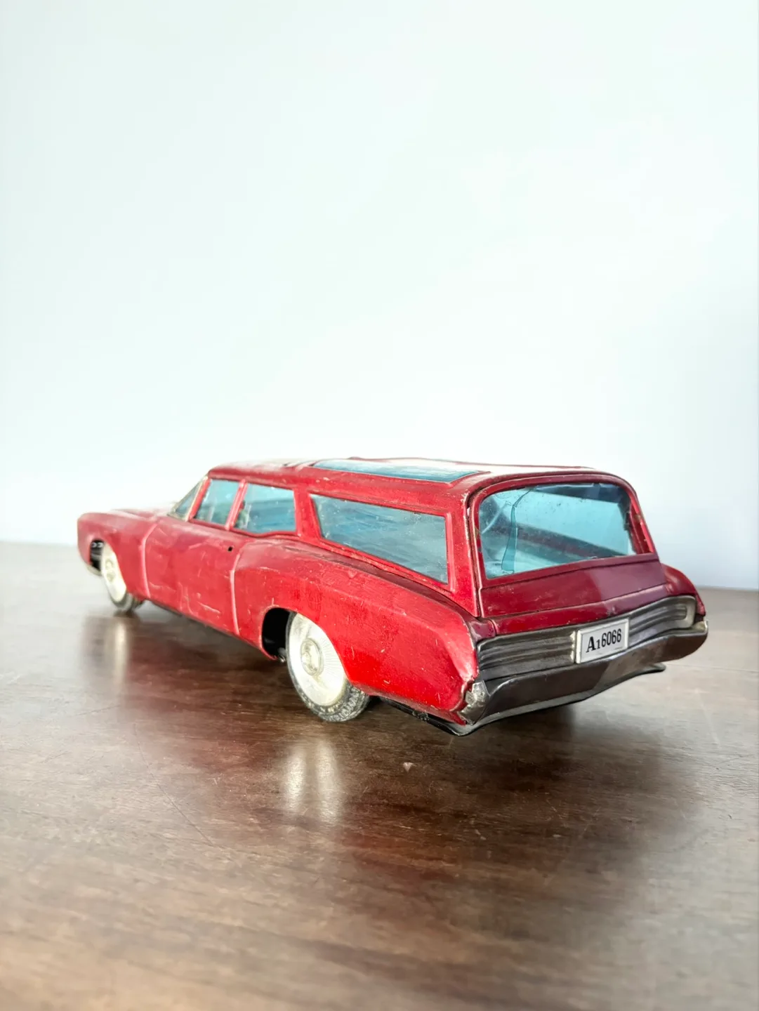 Vintage Asakusa tin toy Buick Riviera image indicator(2)