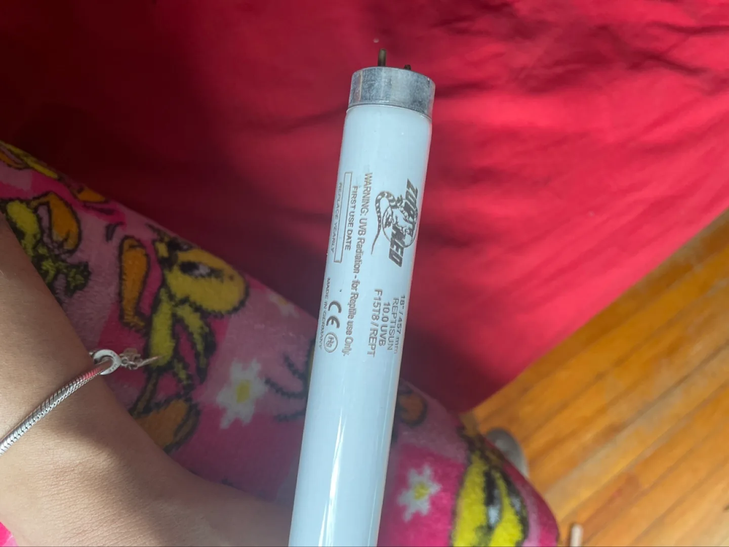 Reptisun 10.0 UVB 18 inch Fluorescent Tube image indicator(2)