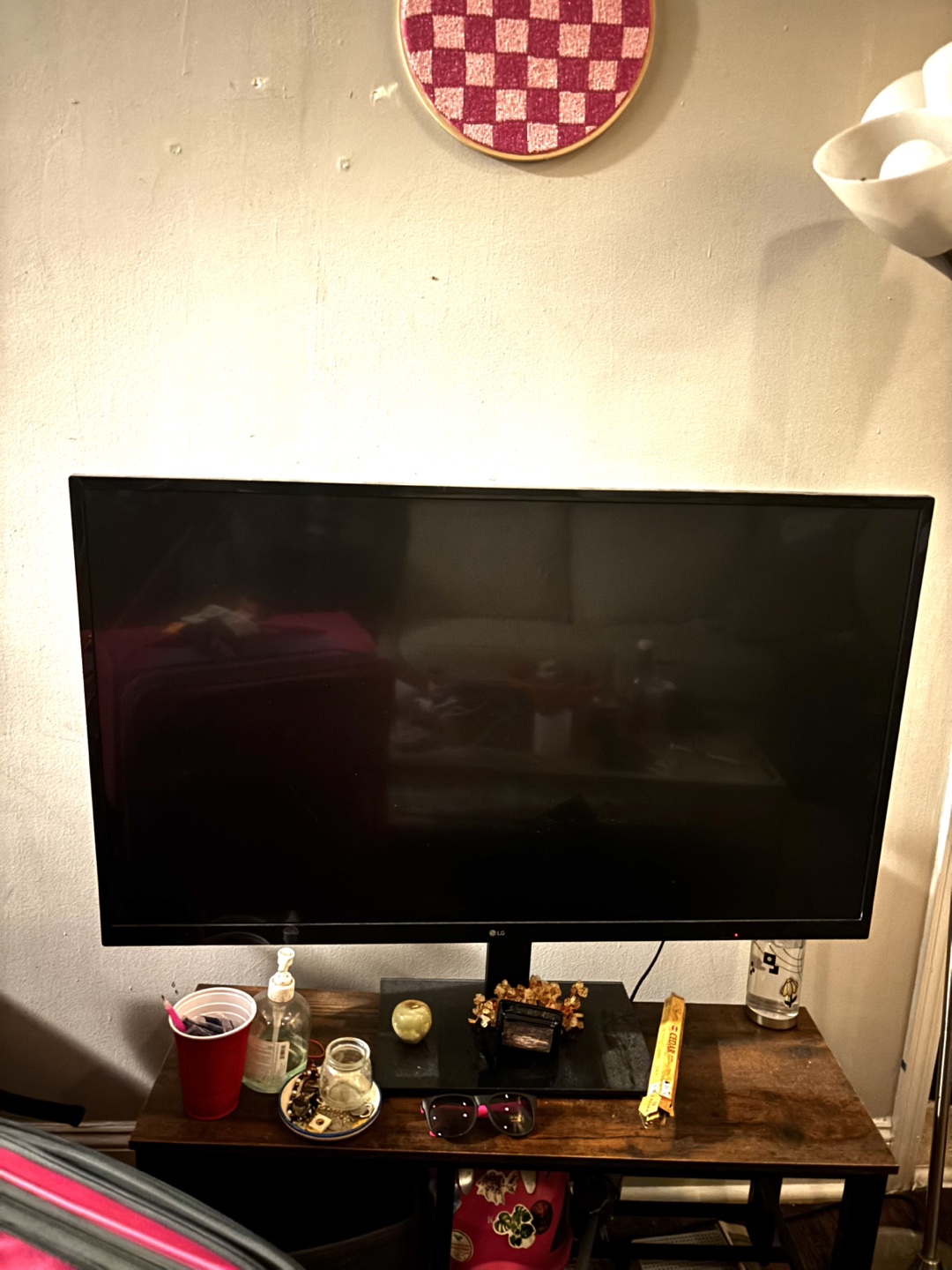 LG Smart TV - 44” Gramercy Pickup - photo 2