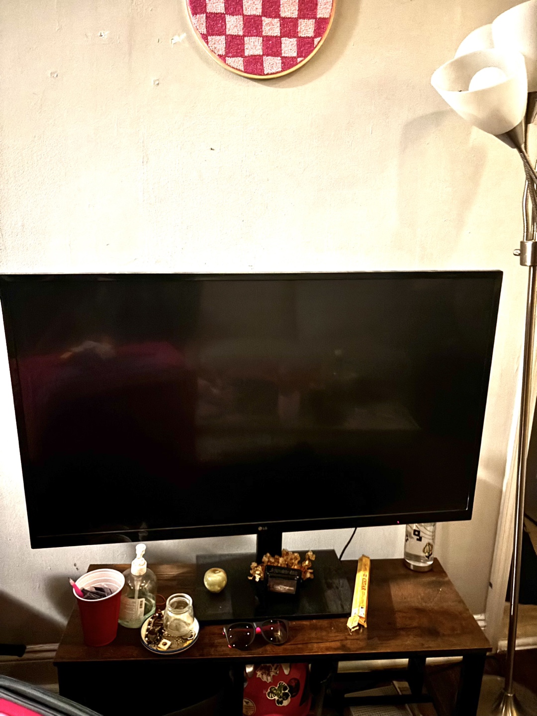 LG Smart TV - 44” Gramercy Pickup - photo 3