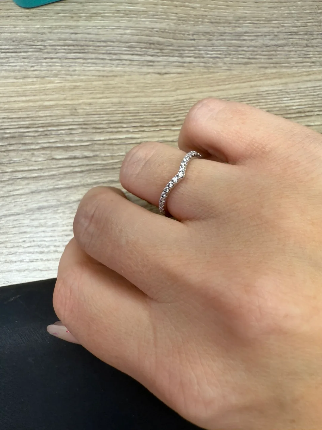 Delicate V-shaped moissanite Ring image indicator(2)