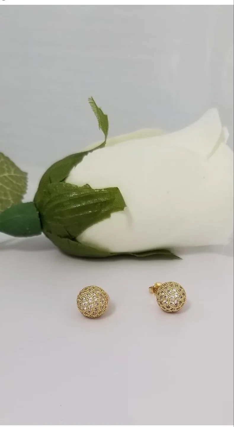 14K solid Gold Stud Earrings with Cubic Zirconia image indicator(3)