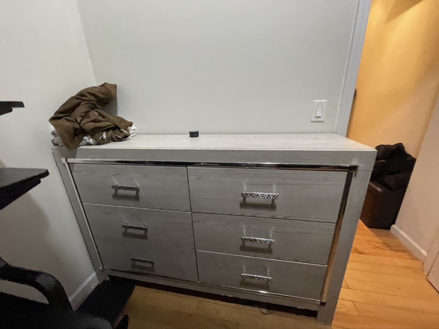 Chest of drawers