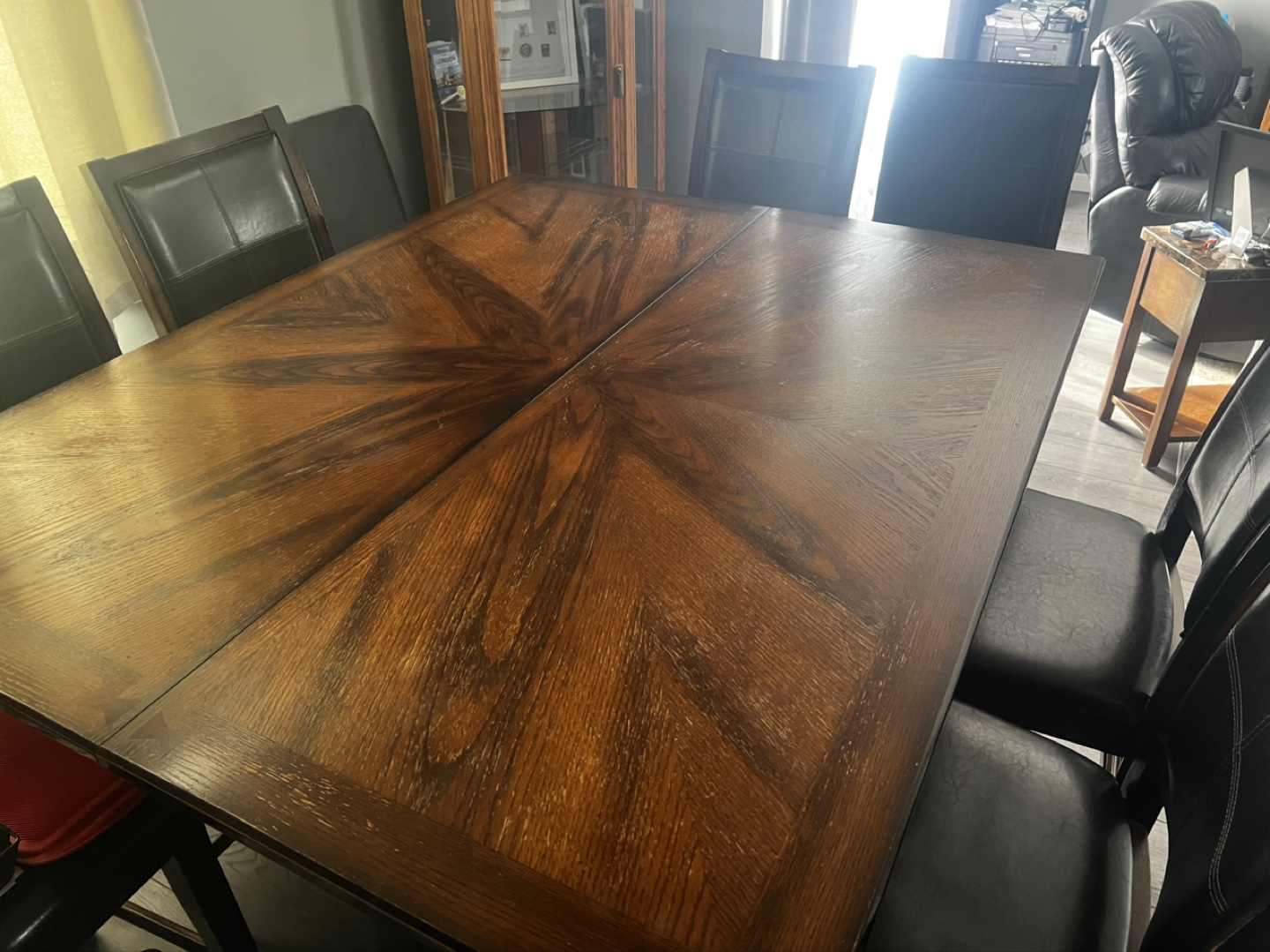Table with 8 chairs