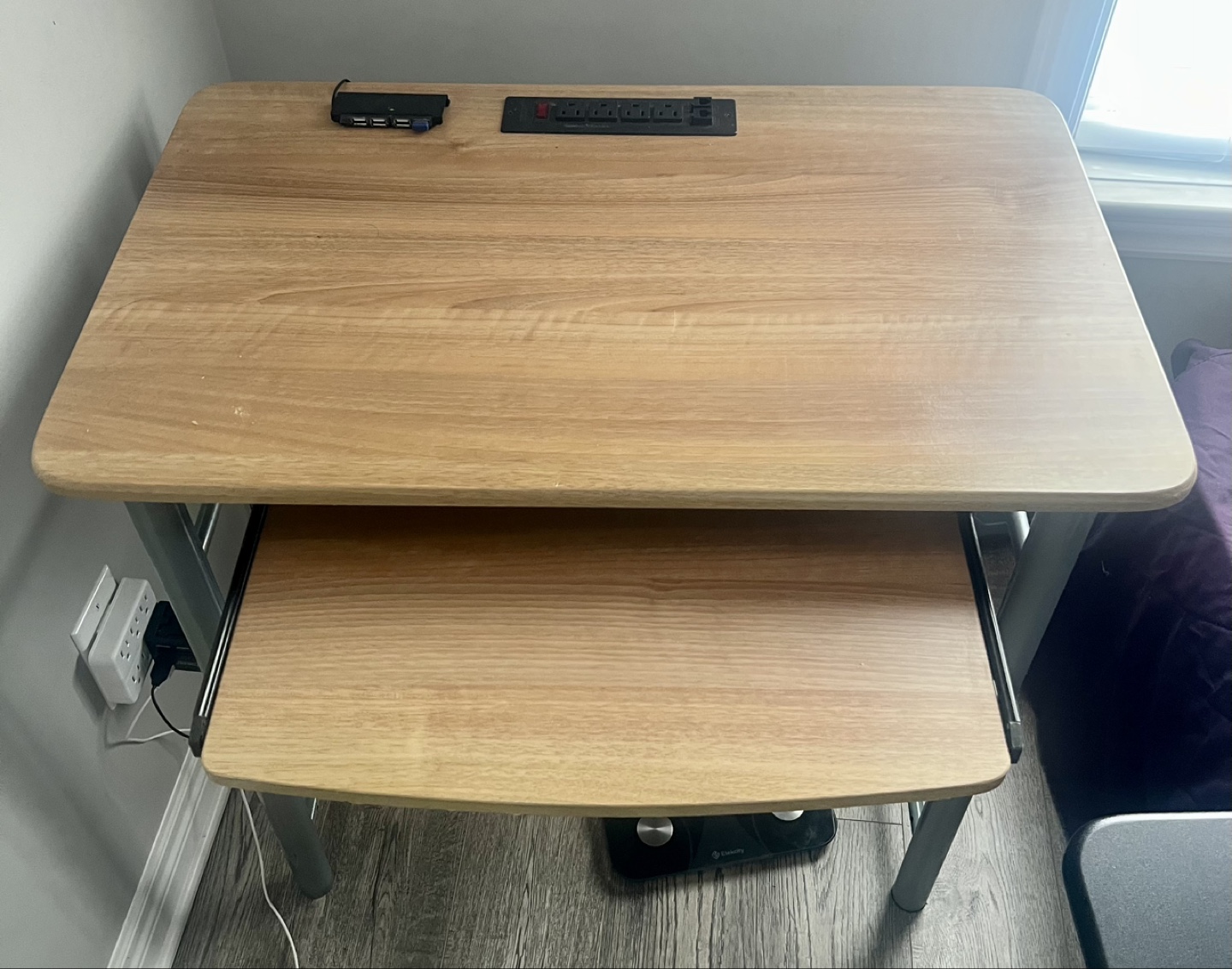 Small Computer Desk with Keyboard Tray - photo 2