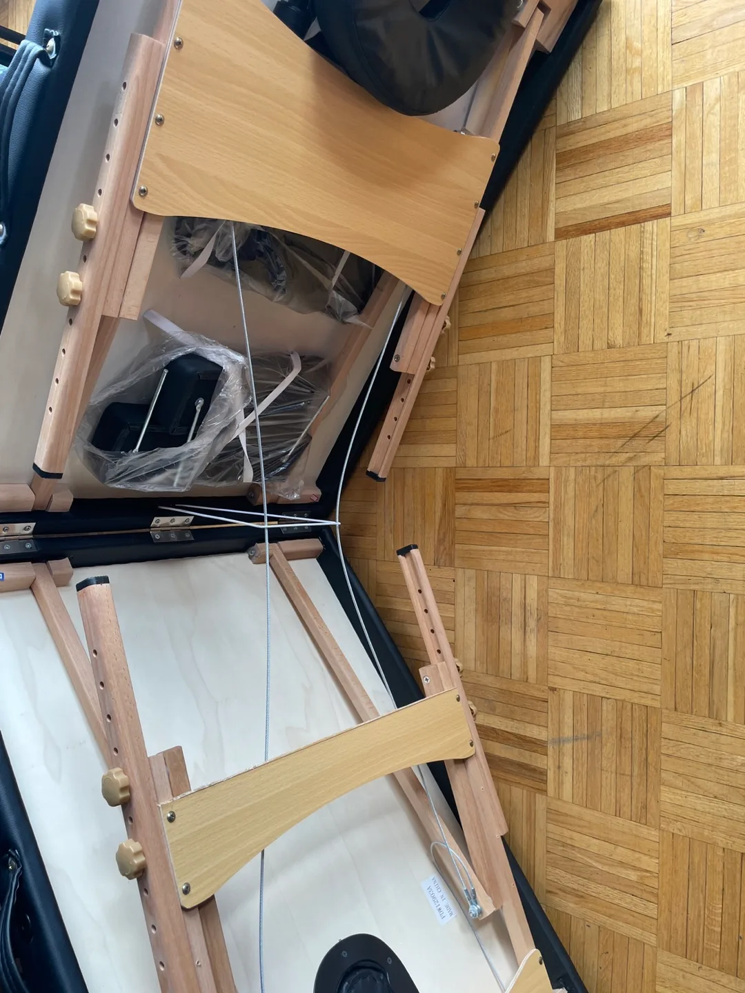 Portable Massage Table image indicator(3)