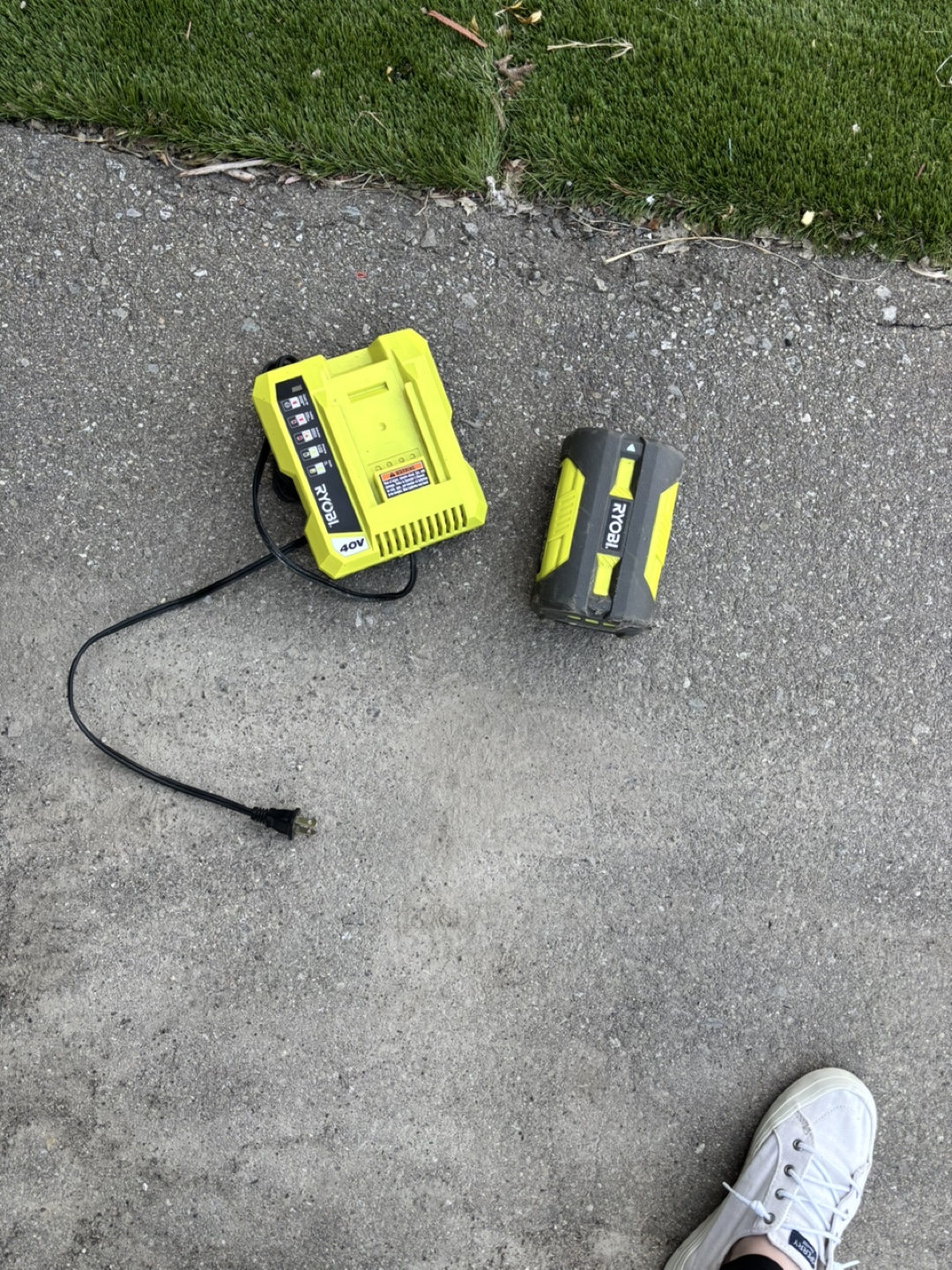 Ryobi 40v 6ah battery and charging station