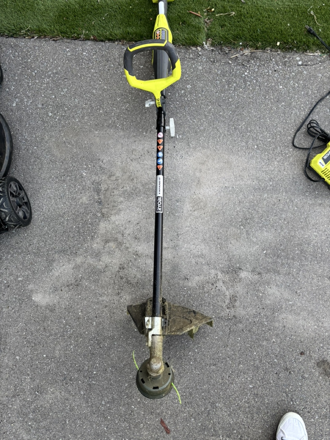 Ryobi 40v 12” cordless battery strong trimmer