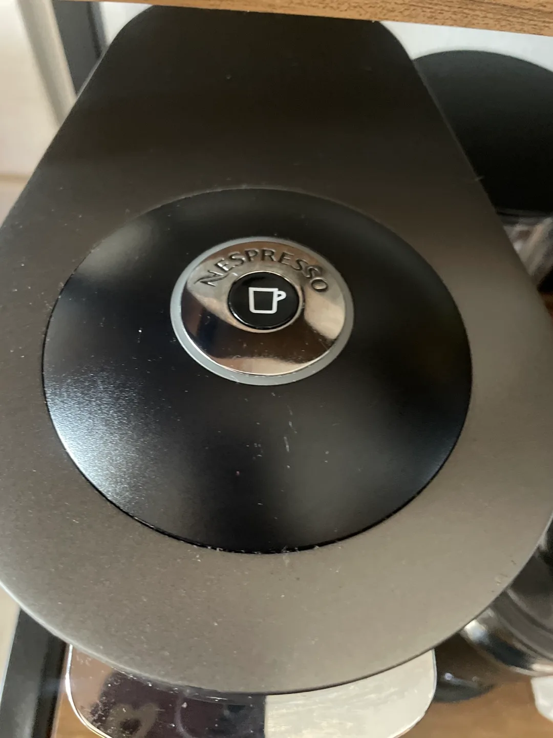 Nespresso by DeLonghi Coffee Machine with Aeroccino Milk Frother image indicator(3)